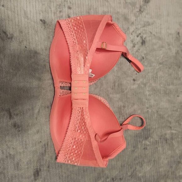 NWT Victoria’s Secret Incredible Pink Plunge Lace Overlay Bra 32DDD - Picture 2 of 5